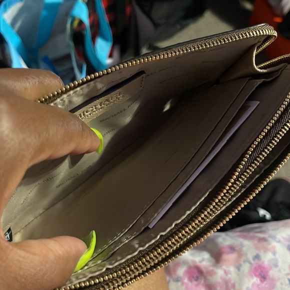 Michael Kors double zip wallet wristlet used once but in good condition - Picture 7 of 9